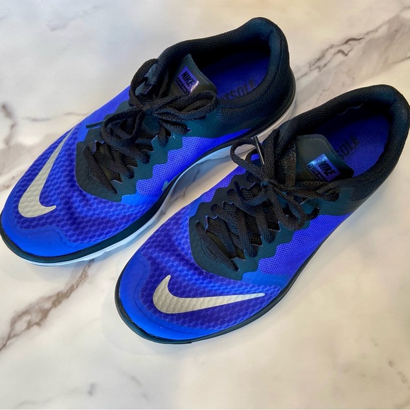 💜 Nike Vibrant Blue and Black Athletic Shoes Sneakers size 8 - Picture 2 of 13